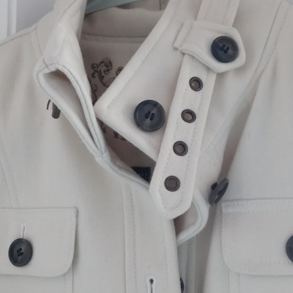 Beautiful Coat. Beautiful Espirt winter creme size med. - Picture 3 of 5